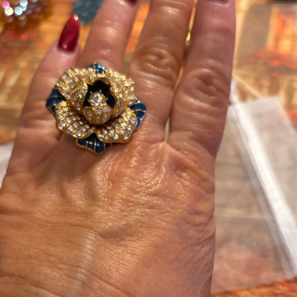 Joan Rivers Classics Collection 
Gold and Blue Crystal Flower Ring  SZ 10